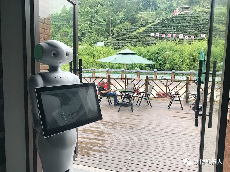 展廳機(jī)器人