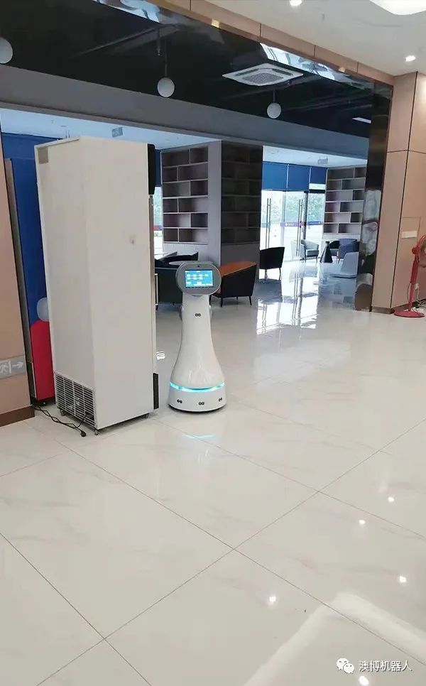 智能服務(wù)講解機(jī)器人